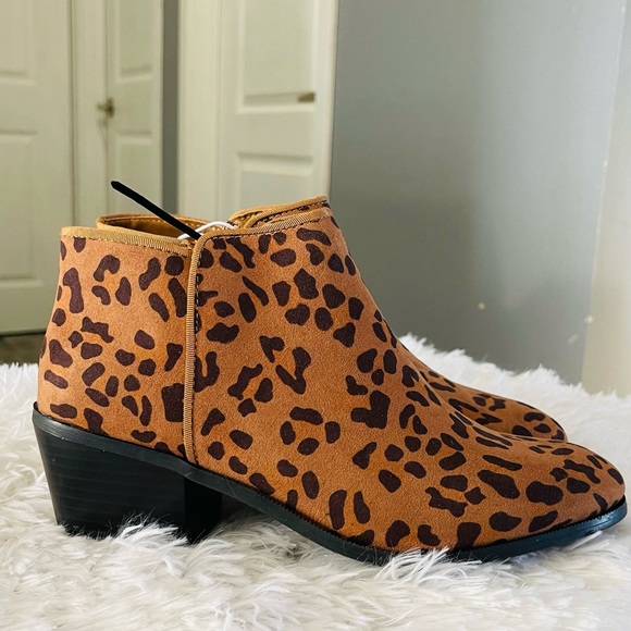 Leopard Style Zippered Ankle Boots | Low heel | Size 9 - Picture 4 of 14